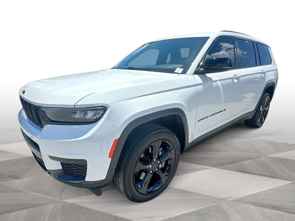 Used 2024 Jeep Grand Cherokee L Altitude RWD image 4