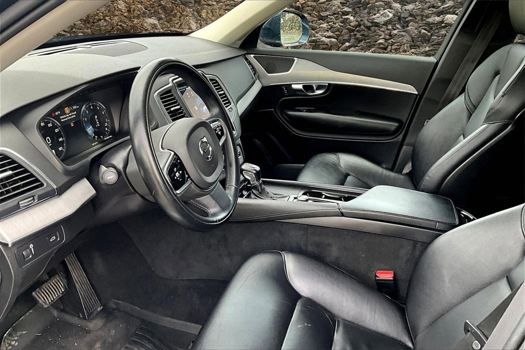 Used 2021 Volvo XC90 T5 Momentum w/ Protection Package Premier image 22