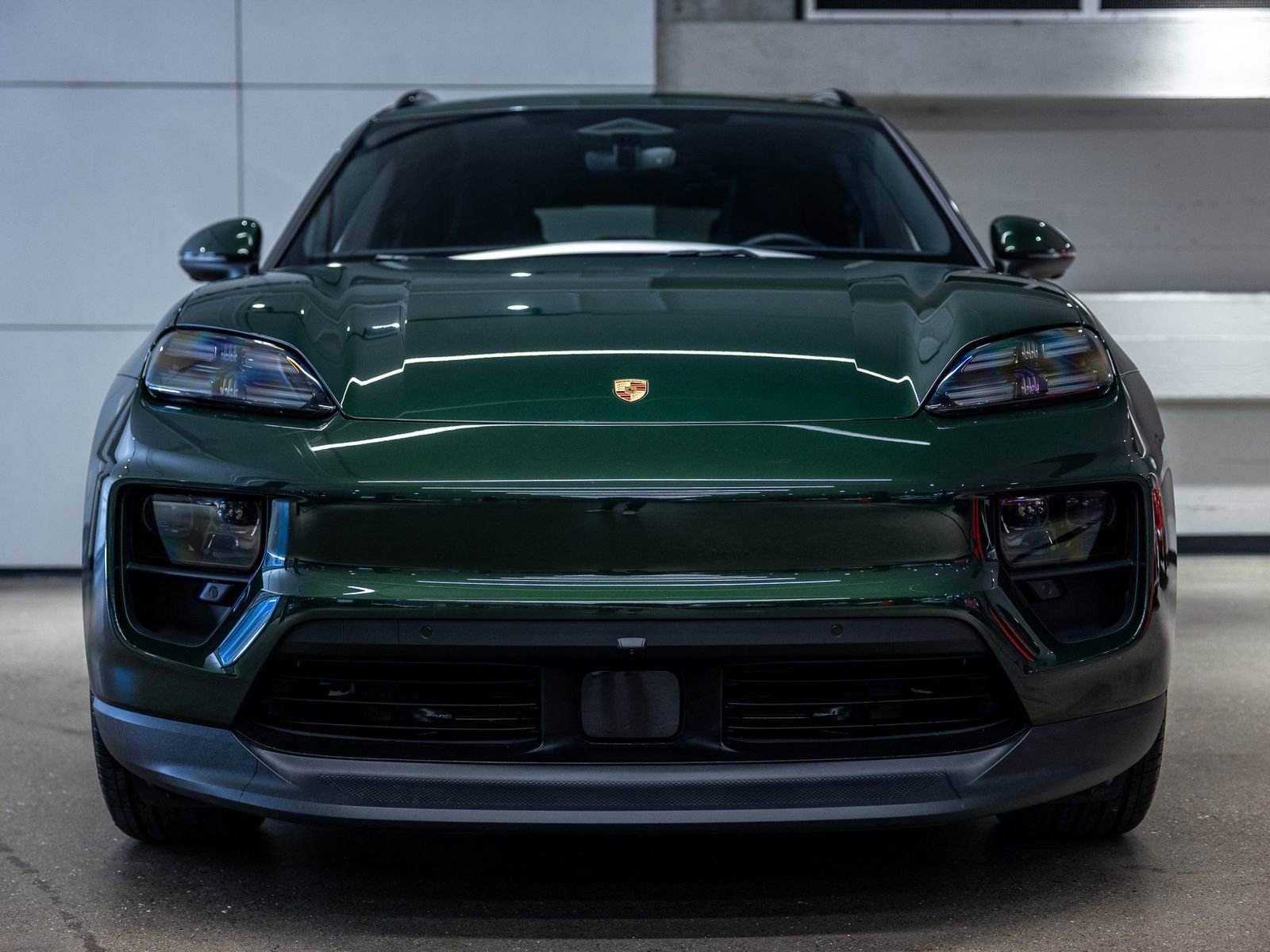 Certified 2025 Porsche Macan Electric RWD image 11