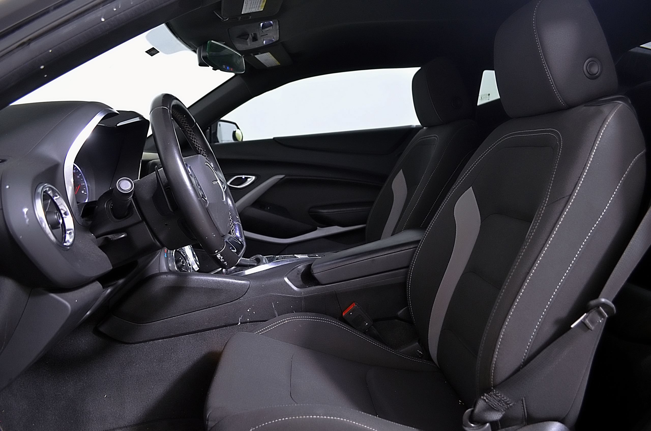 Used 2018 Chevrolet Camaro LT RWD image 13