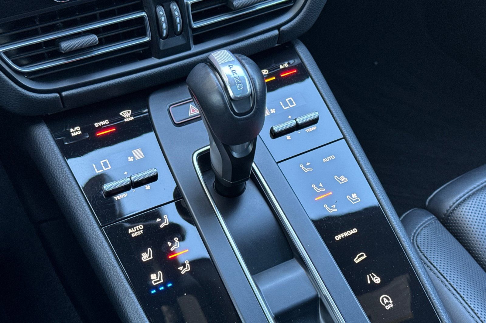 Used 2024 Porsche Macan image 23