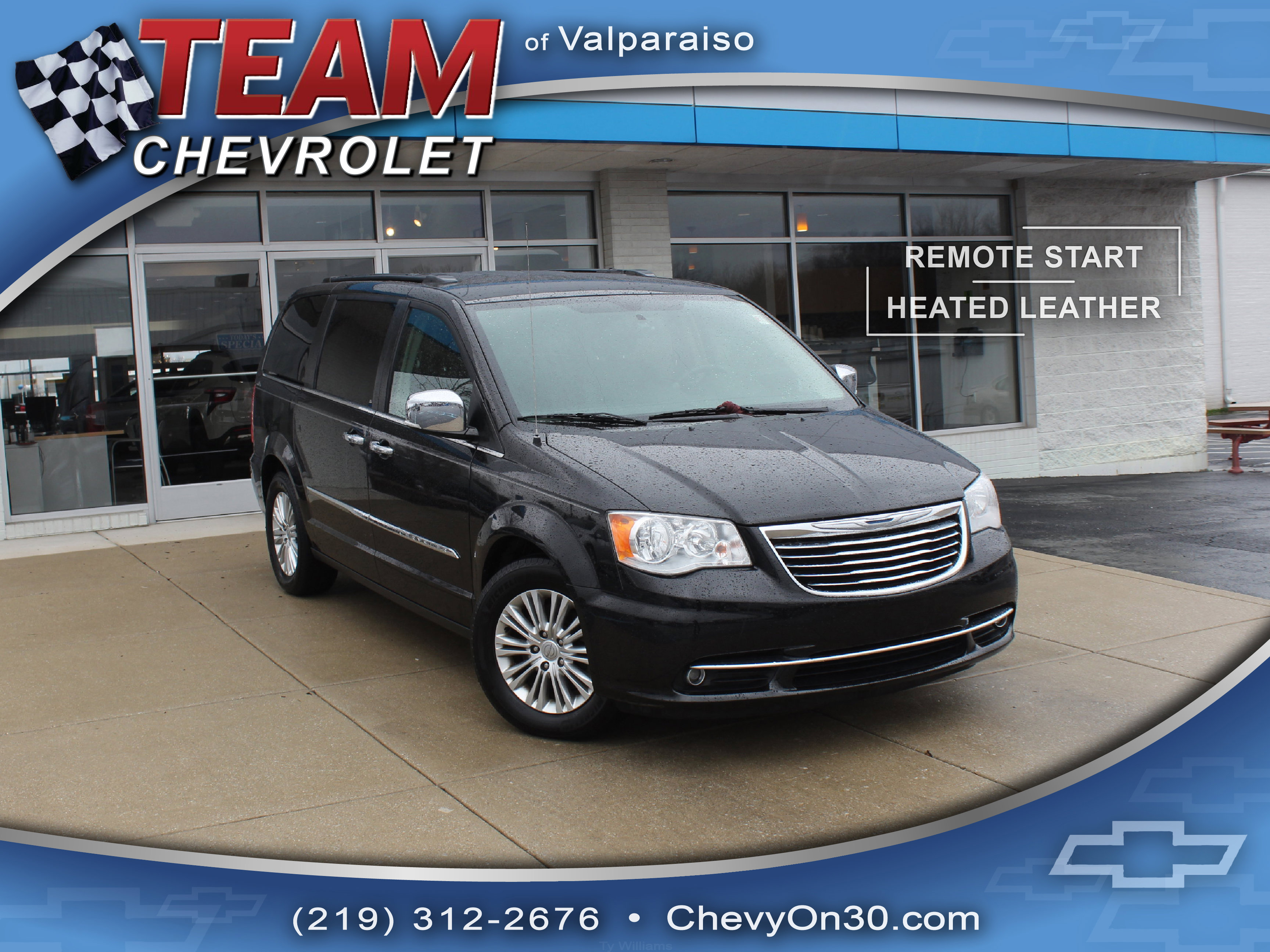 Used 2015 Chrysler Town & Country Touring-L w/ Driver Convenience Group image 1