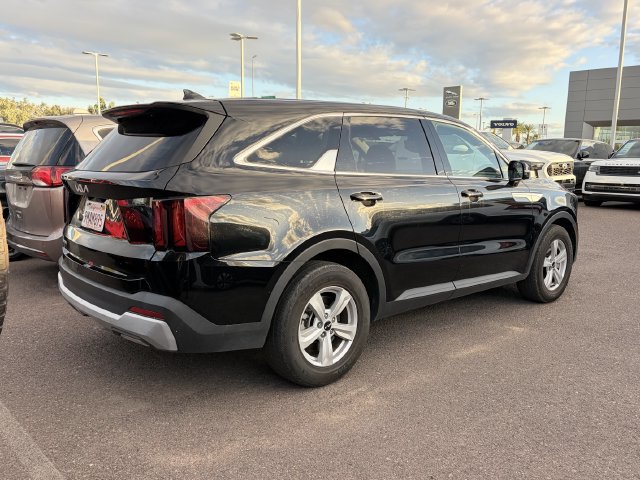 Used 2024 Kia Sorento LX FWD image 5