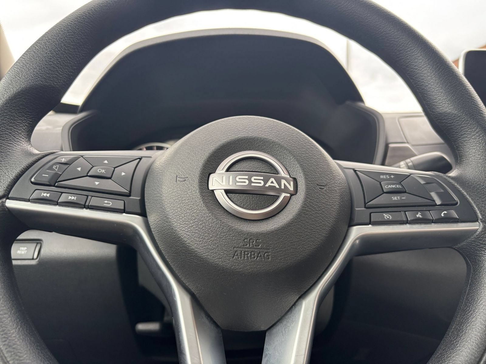 Used 2025 Nissan Altima 2.5 SV FWD image 23