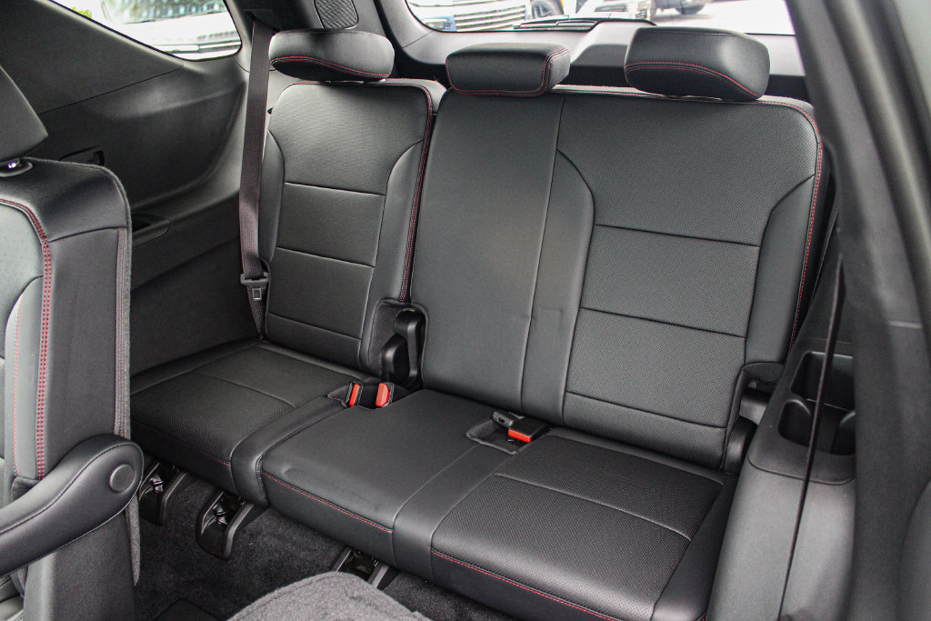 New 2026 Chevrolet Traverse RS w/ LPO, Floor Liner Package FWD image 26