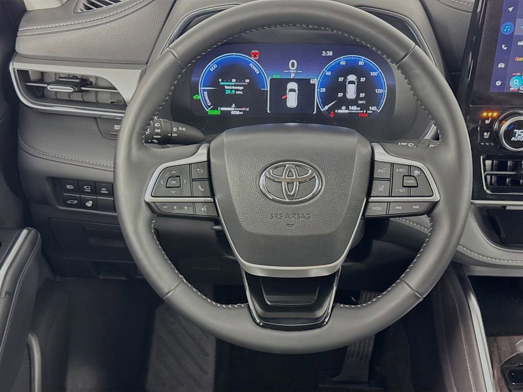 Used 2025 Toyota Highlander Platinum image 36