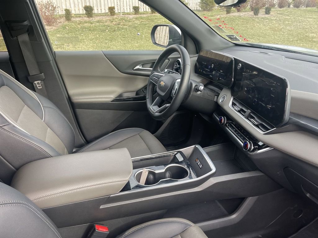 Used 2025 Chevrolet Equinox LT w/ Convenience Package II image 38