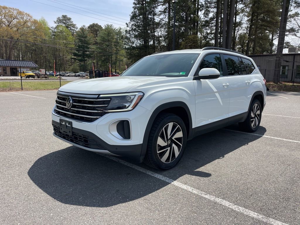 Used 2025 Volkswagen Atlas SE FWD image 2