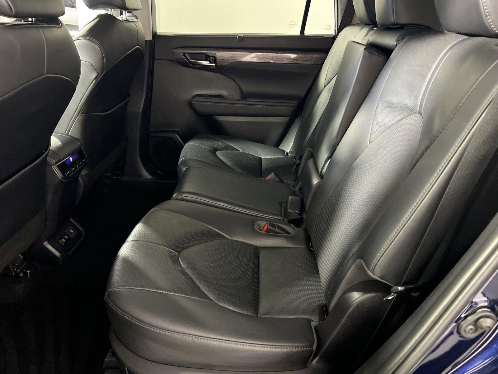 Used 2020 Toyota Highlander Limited image 22