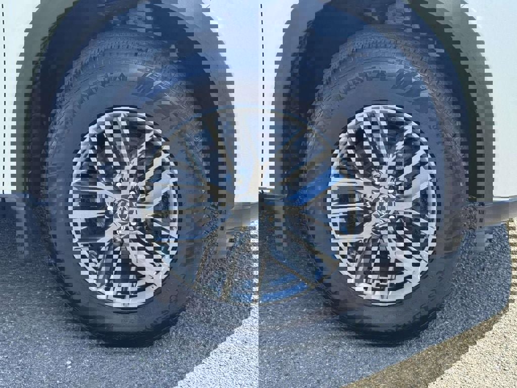 Used 2023 Nissan Rogue S AWD/4WD image 7