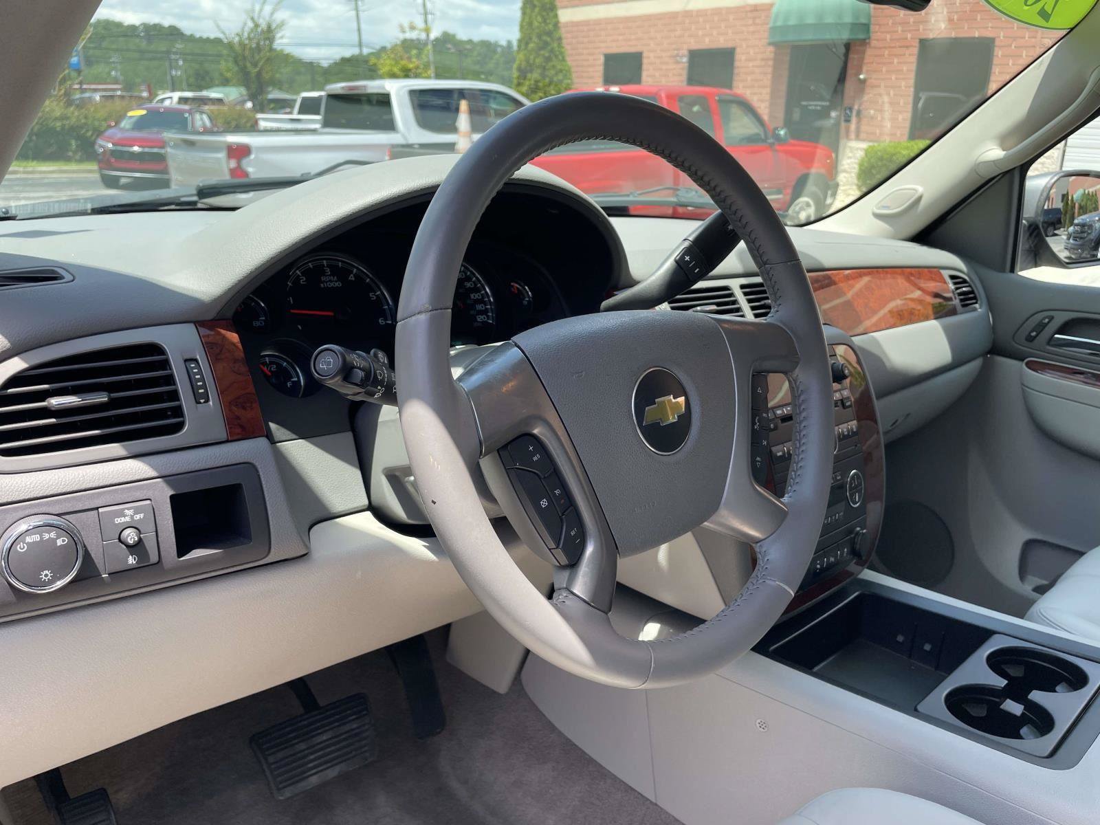 Used 2012 Chevrolet Tahoe LT w/ Luxury Package RWD image 7