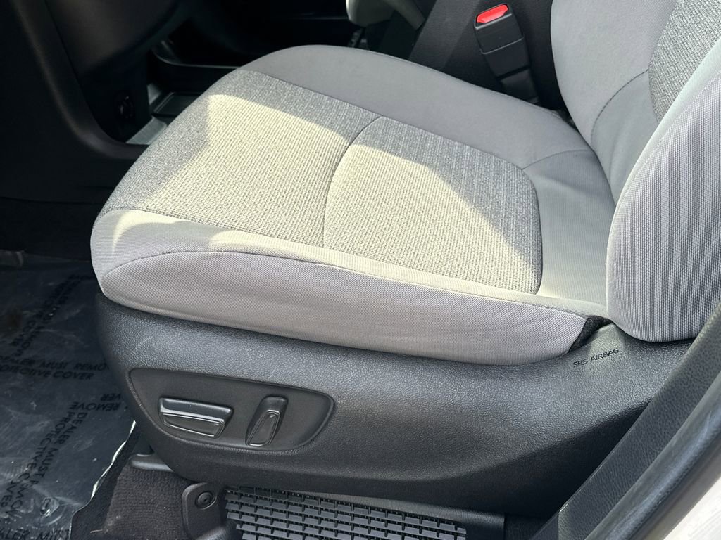 Used 2025 Toyota Sienna LE image 19