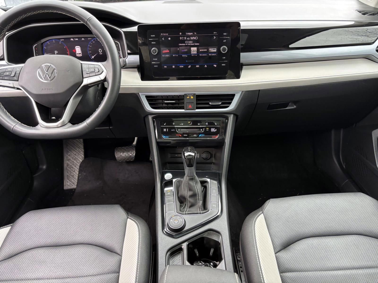 Used 2025 Volkswagen Taos SEL image 29