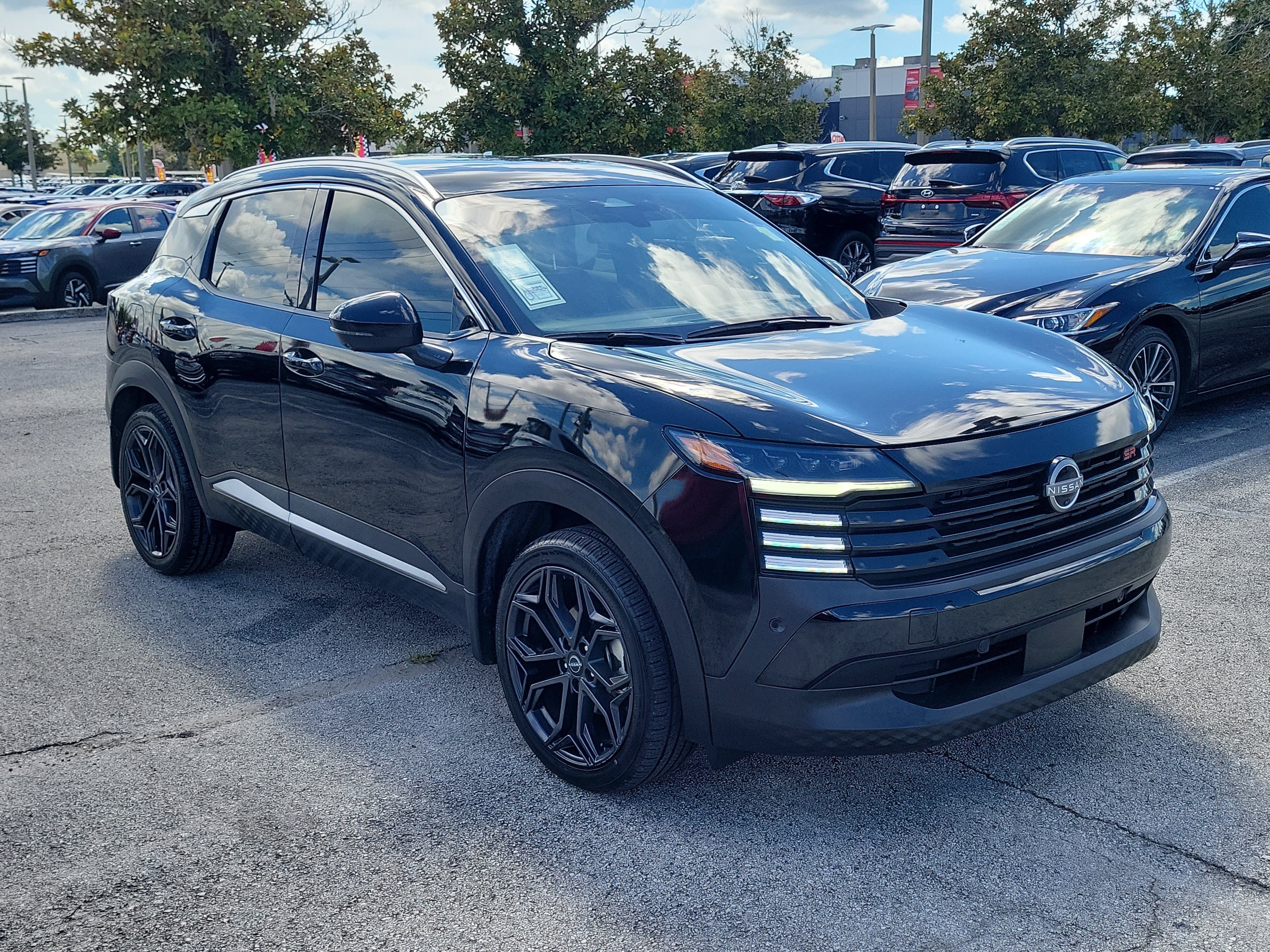 Certified 2025 Nissan Kicks SR AWD/4WD image 3