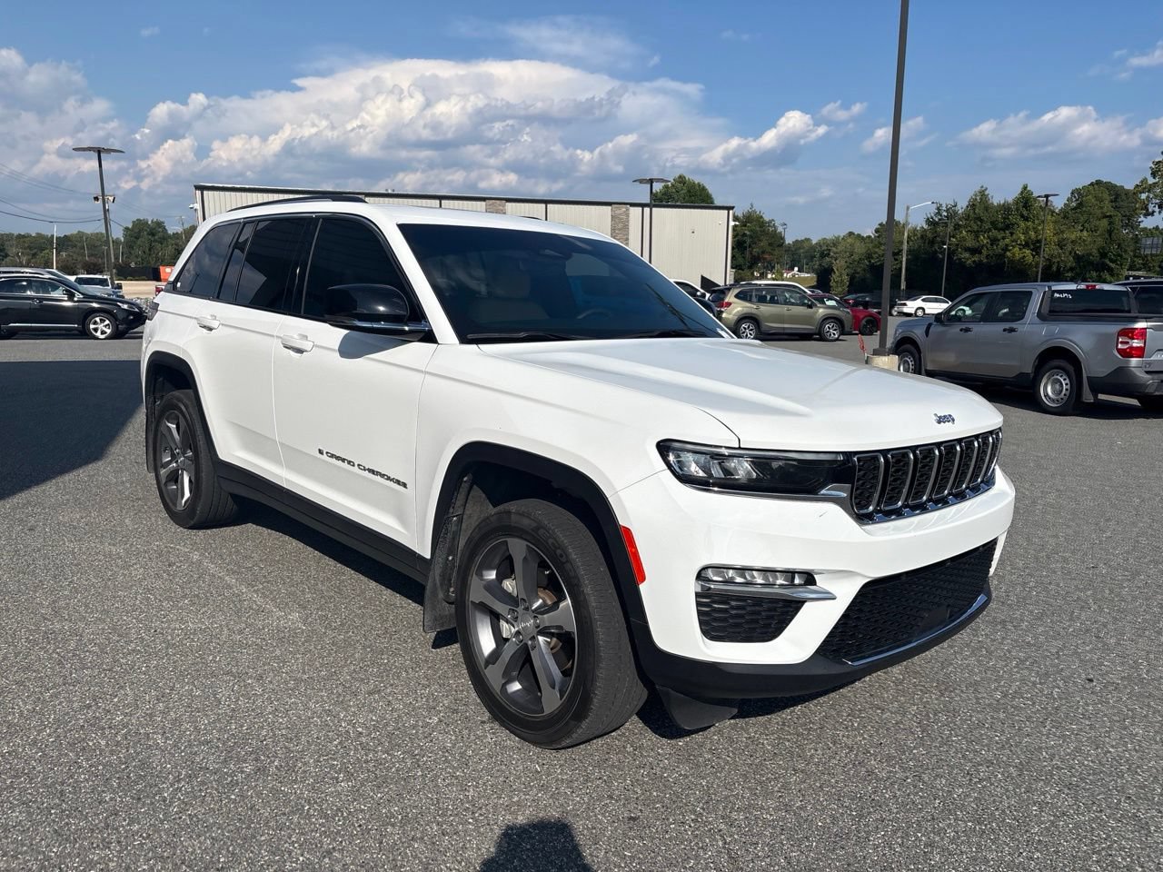 Used 2023 Jeep Grand Cherokee Limited AWD/4WD image 11