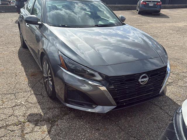 Certified 2023 Nissan Altima 2.5 SV FWD image 1