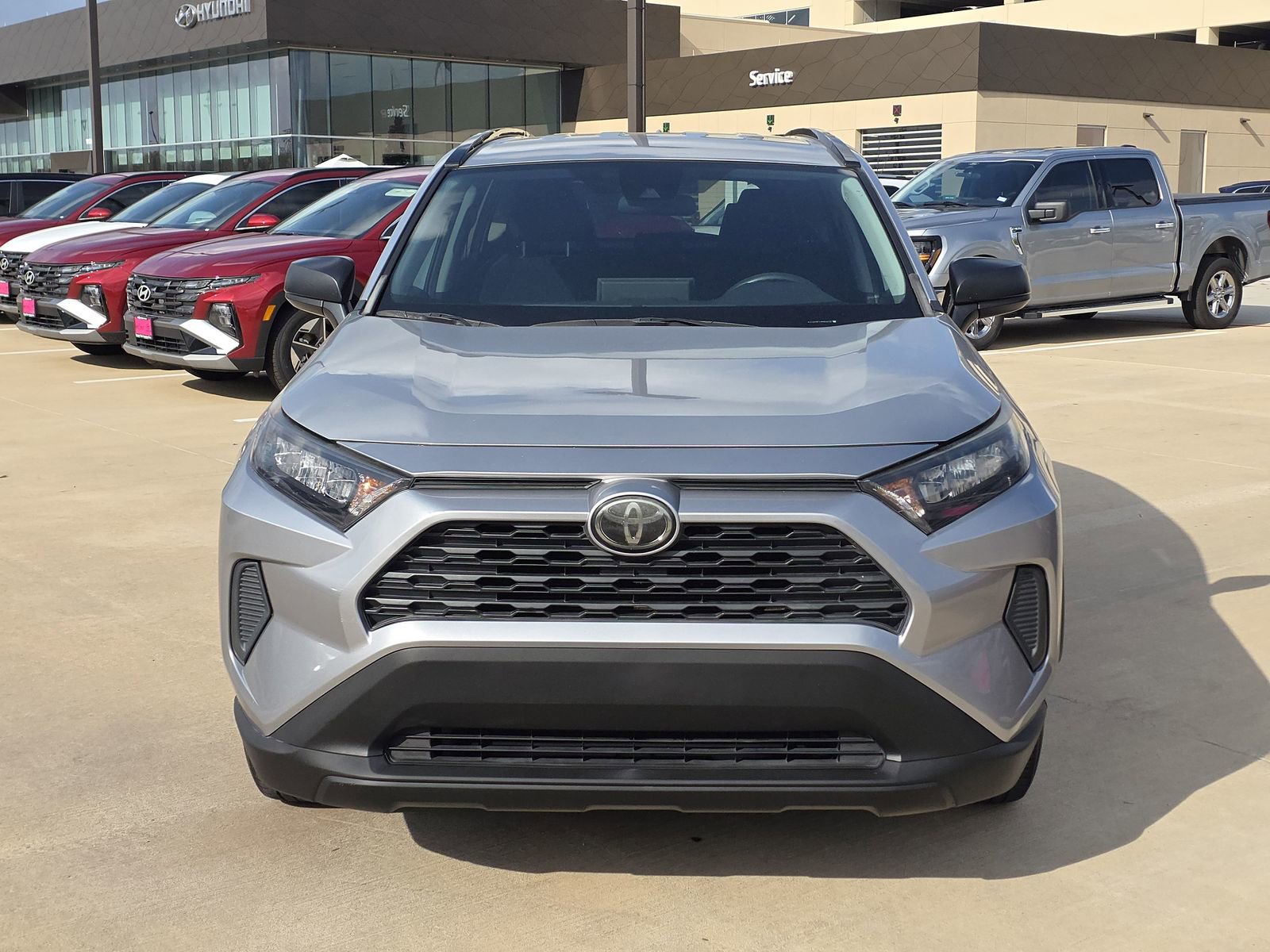 Used 2019 Toyota RAV4 LE image 4