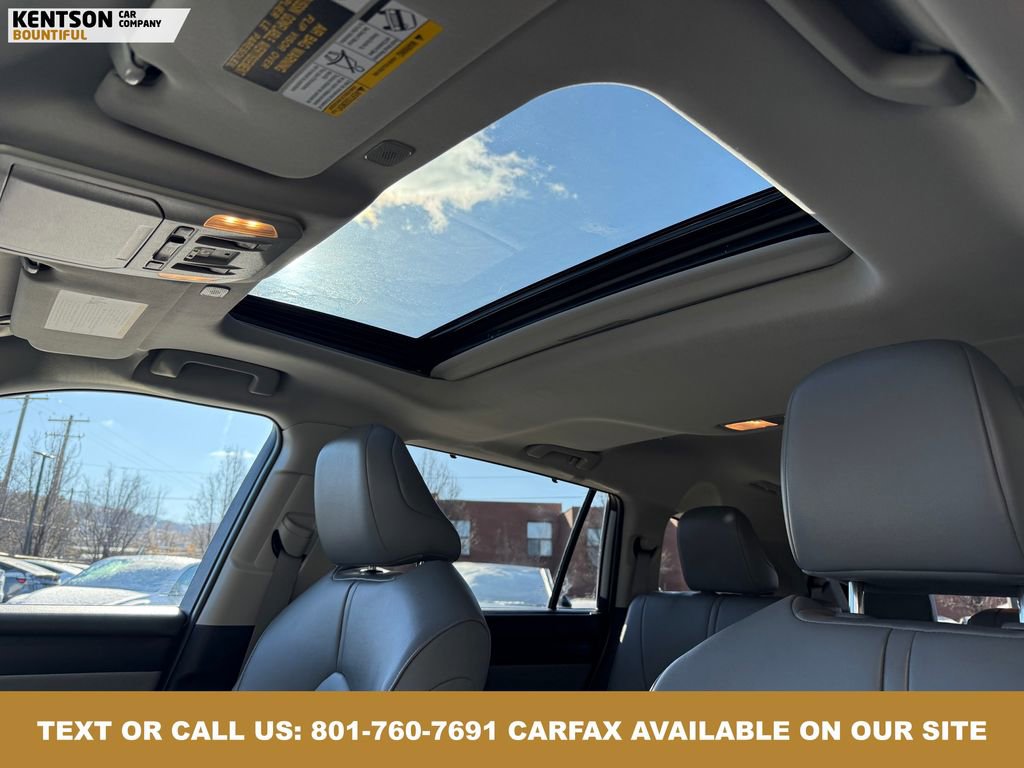 Used 2025 Toyota Highlander XLE image 29