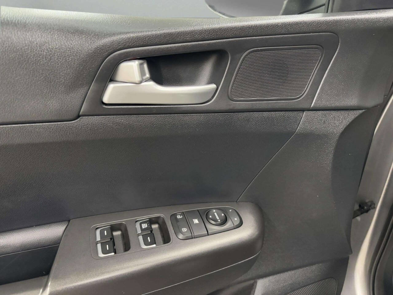 Used 2022 Kia Sportage LX image 13