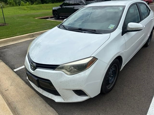 Used 2015 Toyota Corolla LE FWD image 2