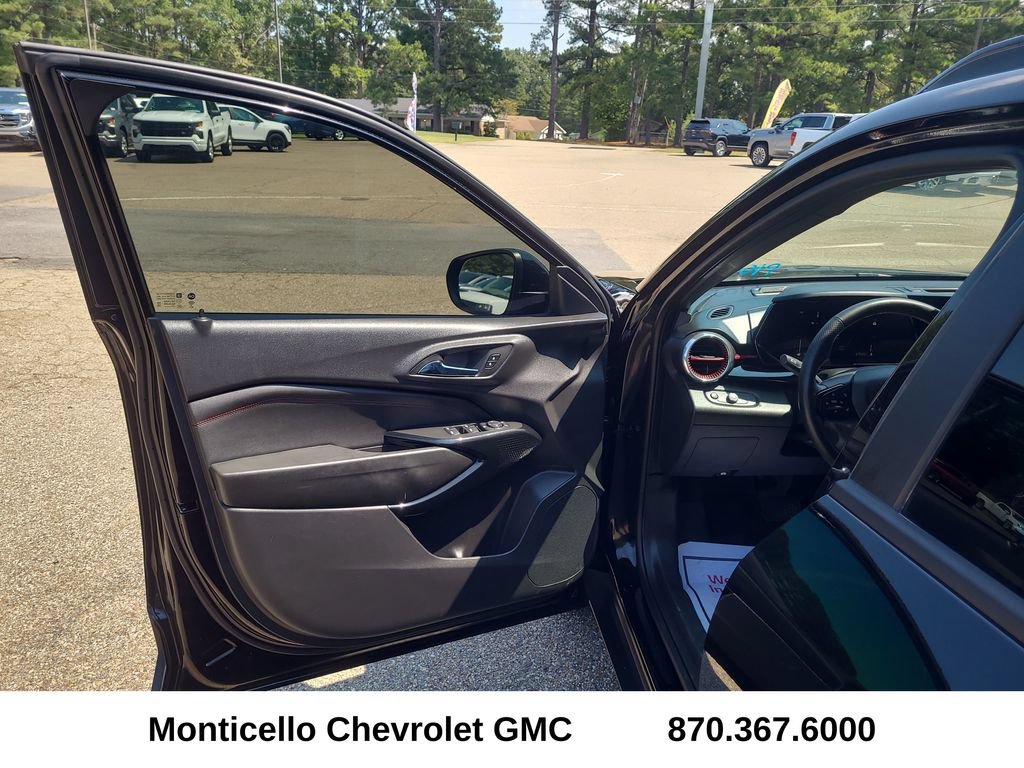 Used 2025 Chevrolet Trax RS w/ Driver Confidence Package FWD image 12