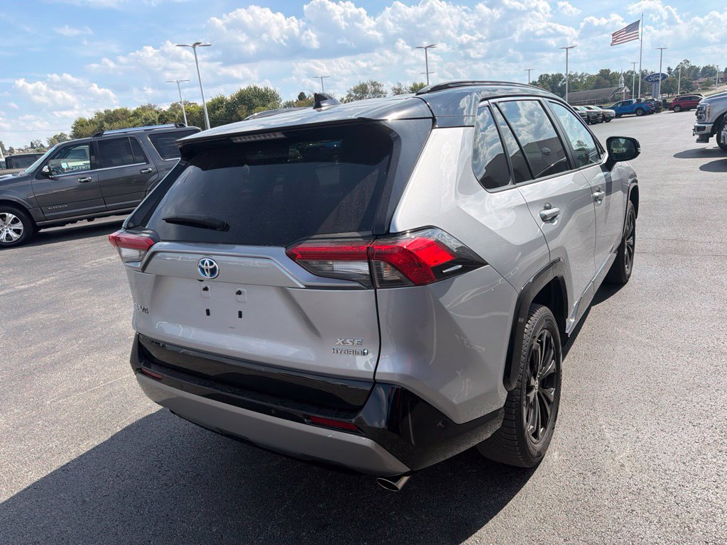 Used 2022 Toyota RAV4 XSE AWD/4WD image 4