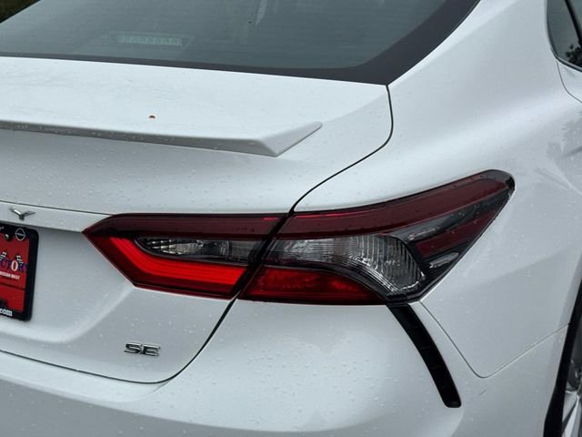Used 2023 Toyota Camry SE FWD image 13