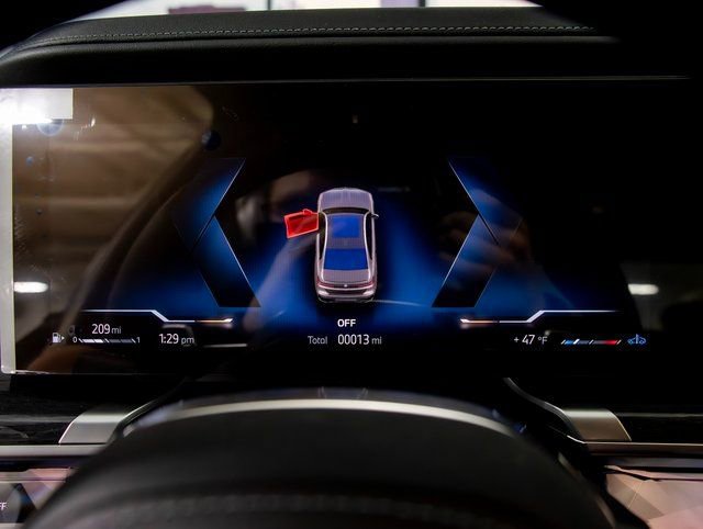 Used 2026 BMW 740i xDrive w/ Premium Package image 17