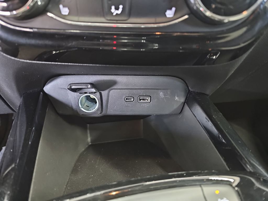 Used 2025 Chevrolet Trax LT w/ LT Convenience Package FWD image 20