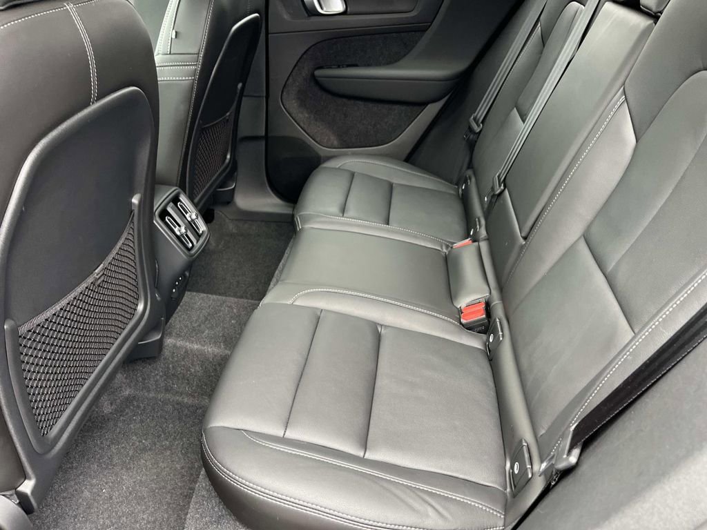 Used 2025 Volvo XC40 B5 Plus w/ Protection Package Premier image 19