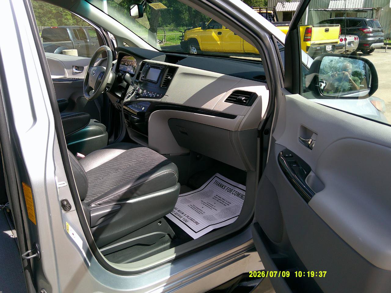 Used 2014 Toyota Sienna SE FWD image 14
