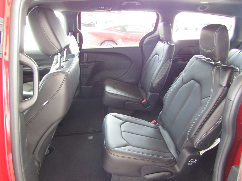 New 2027 Chrysler Pacifica Select FWD image 32