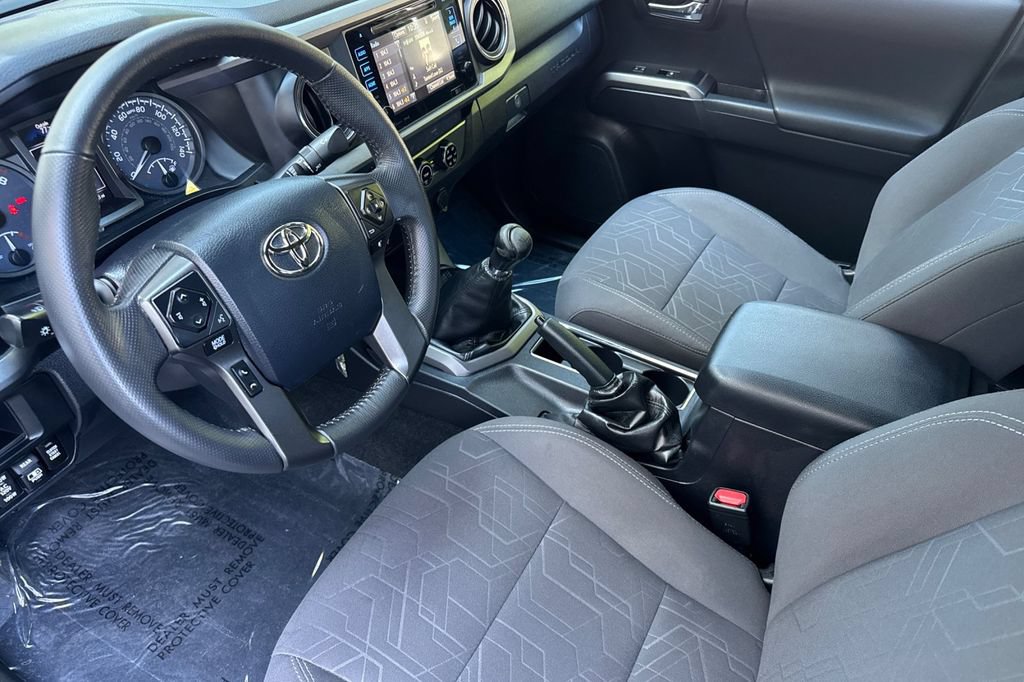 Certified 2017 Toyota Tacoma TRD Off-Road AWD/4WD image 9