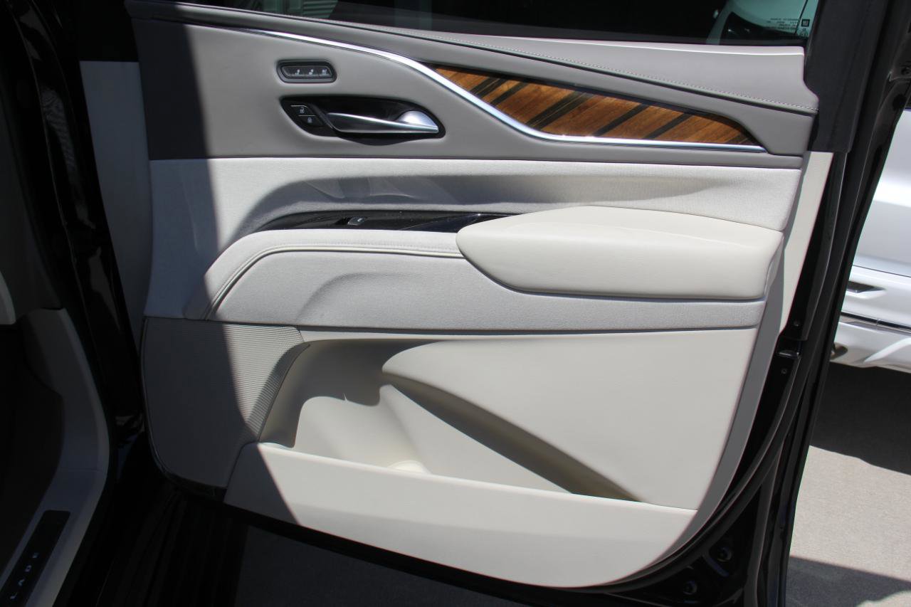 Used 2023 Cadillac Escalade ESV Sport Platinum AWD/4WD image 41