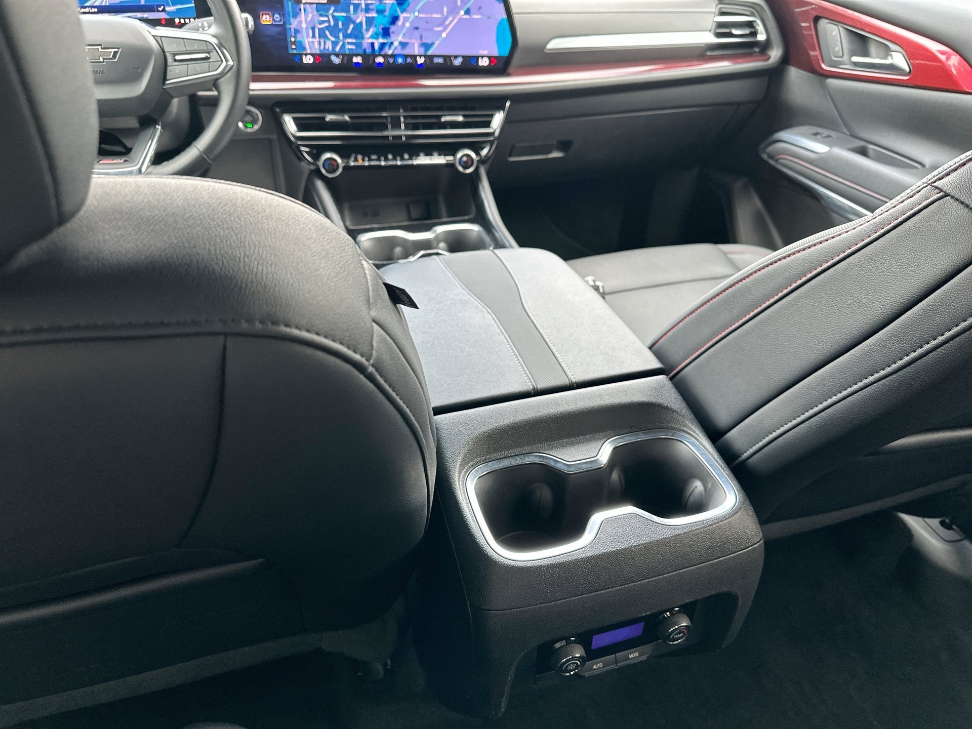 Used 2025 Chevrolet Traverse Z71 AWD/4WD image 13
