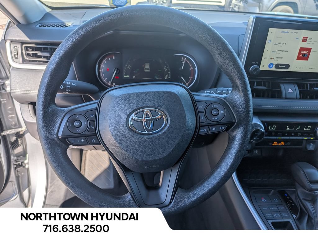 Used 2025 Toyota RAV4 XLE AWD/4WD image 7