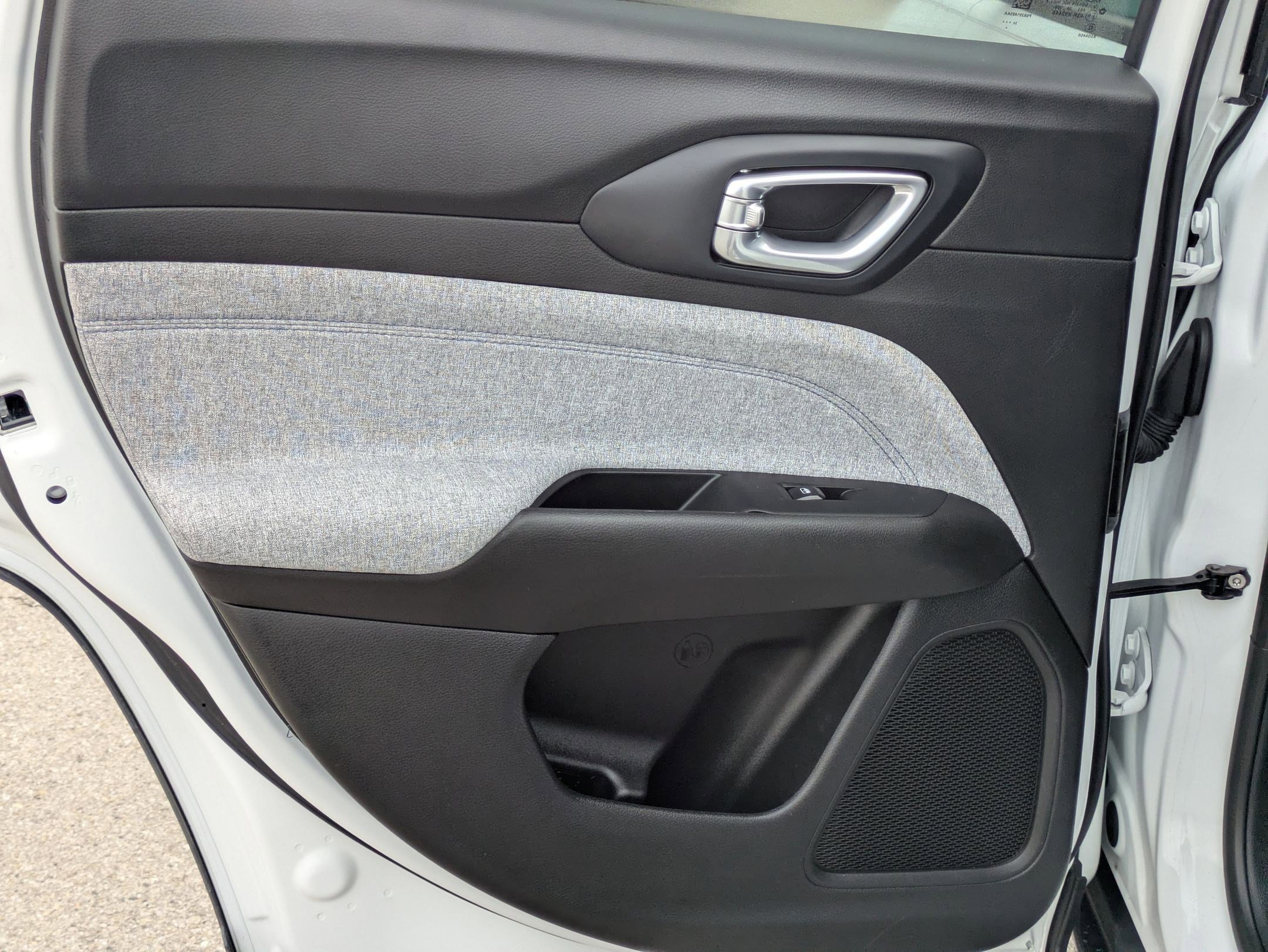 Used 2025 Jeep Compass Sport image 14