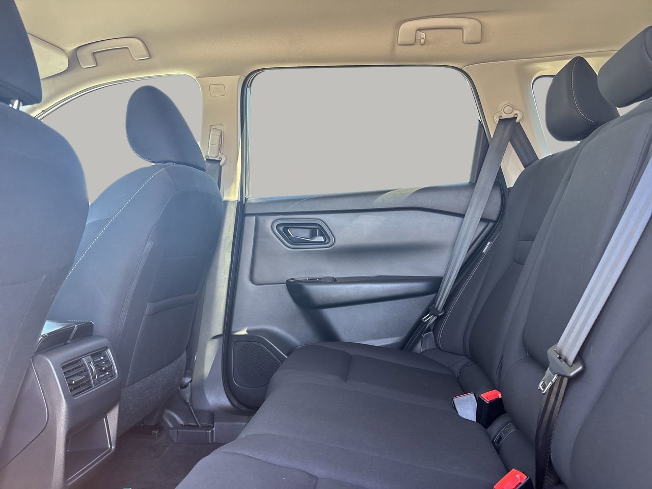 Used 2024 Nissan Rogue S image 15