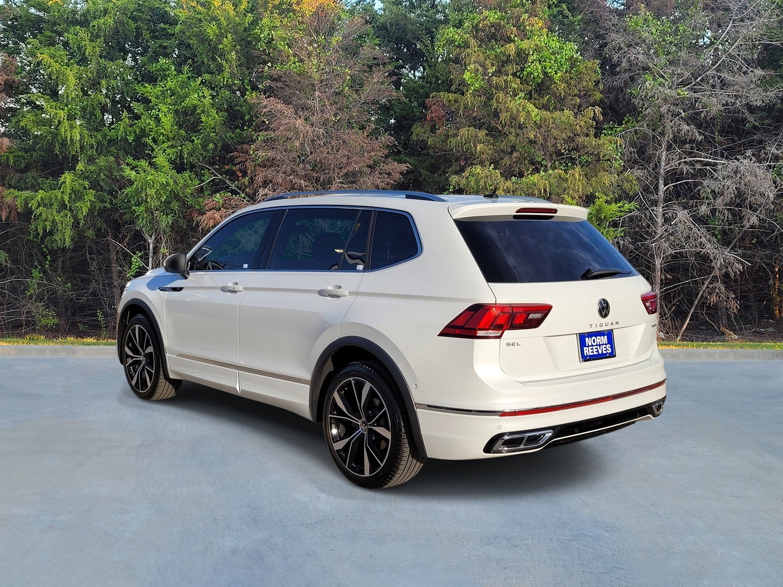 Used 2024 Volkswagen Tiguan SEL R-Line w/ MDO Package, Two-Row AWD/4WD image 21