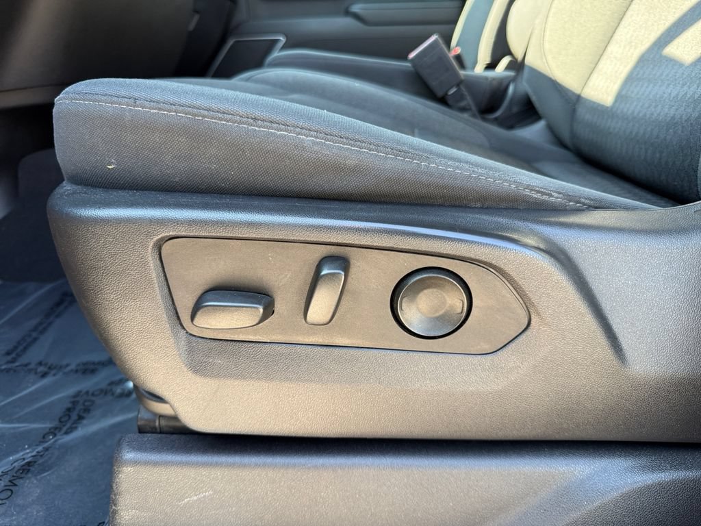Used 2022 Chevrolet Silverado 1500 LT AWD/4WD image 10