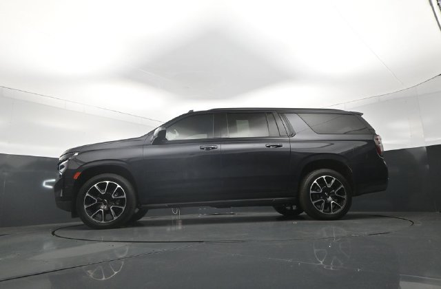 Used 2023 Chevrolet Suburban RST RWD image 33