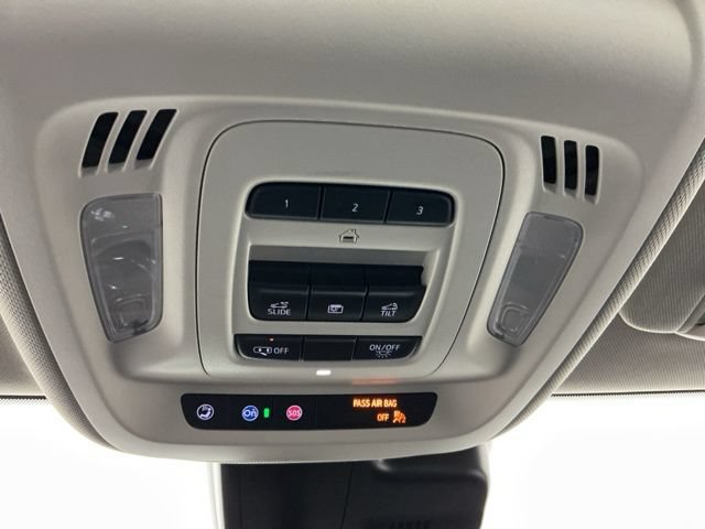 Used 2023 Buick Envision Avenir AWD/4WD image 21