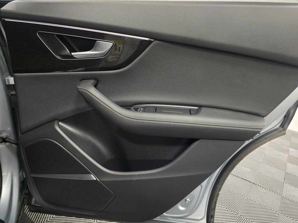 Used 2024 Audi Q8 Prestige w/ Prestige Package image 25