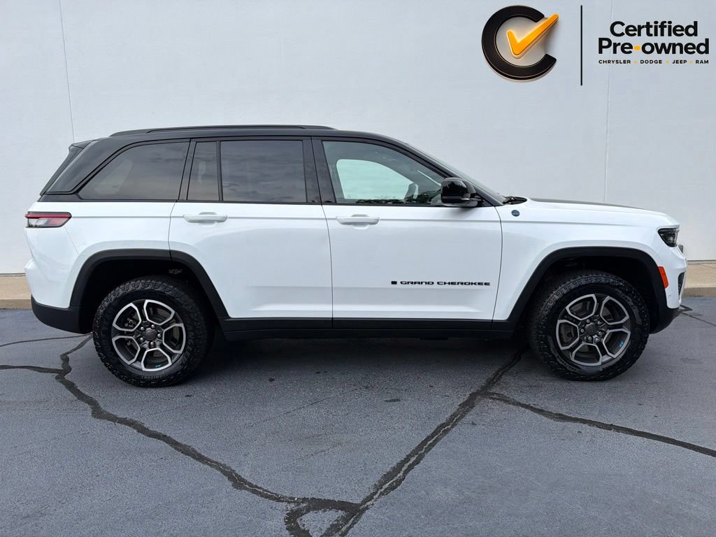 Certified 2022 Jeep Grand Cherokee Trailhawk w/ Advanced Protech Group II AWD/4WD image 8
