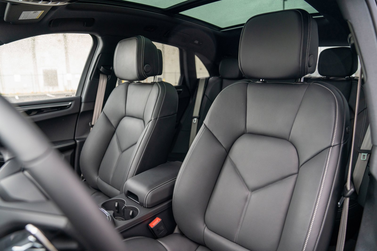 New 2026 Porsche Macan AWD/4WD image 5