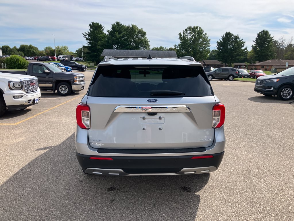 Used 2023 Ford Explorer XLT w/ Equipment Group 202A AWD/4WD image 8