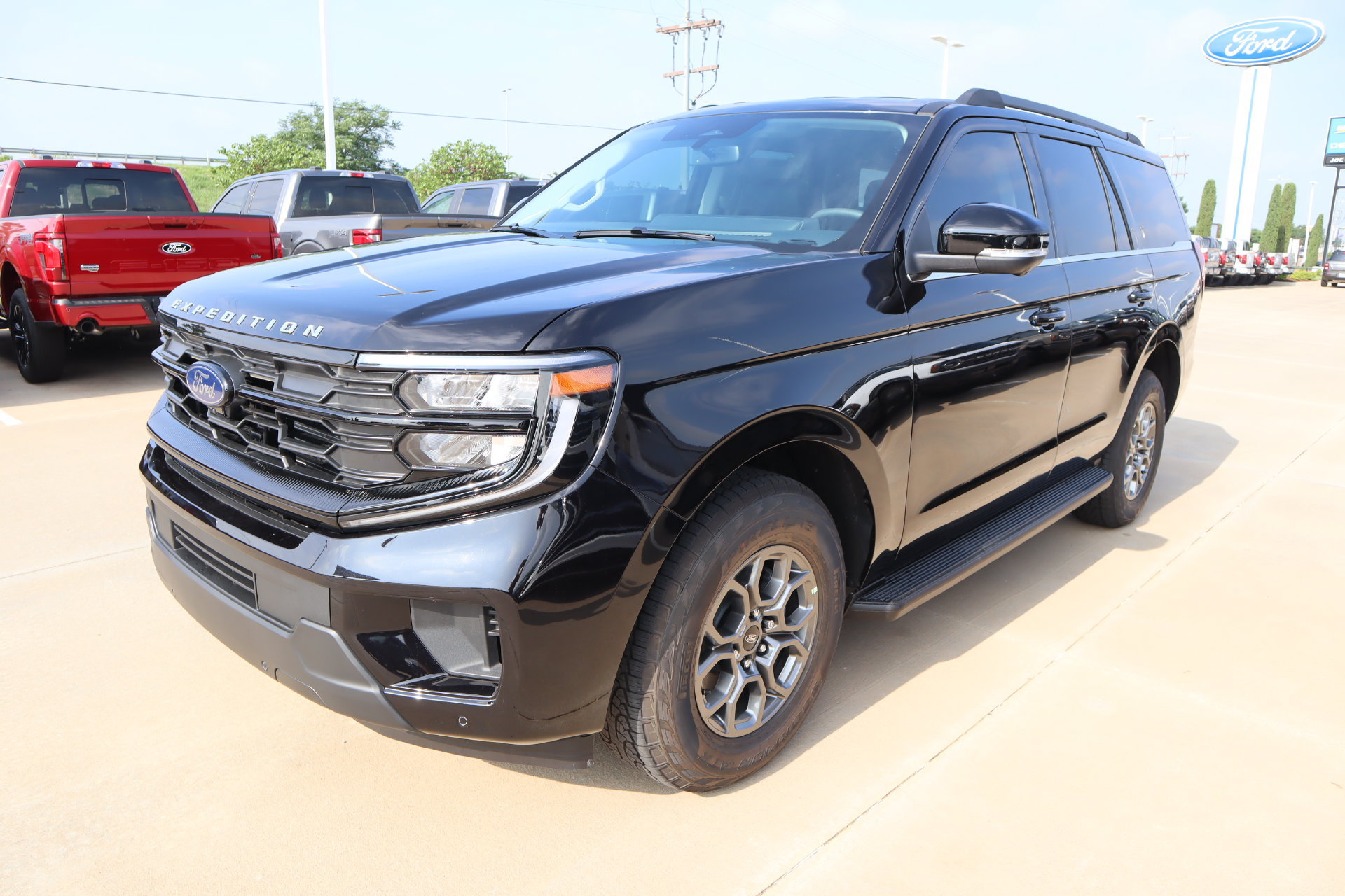 New 2026 Ford Expedition Active AWD/4WD image 13