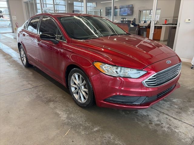 Used 2017 Ford Fusion SE w/ Fusion SE Technology Package image 3