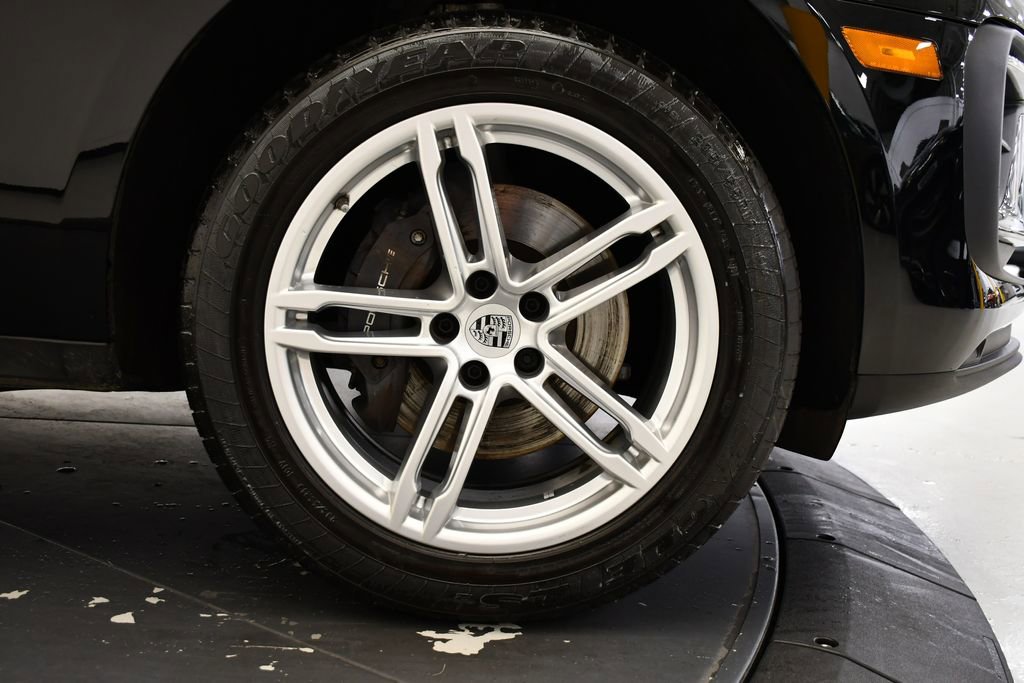 Certified 2023 Porsche Macan Turbo image 20