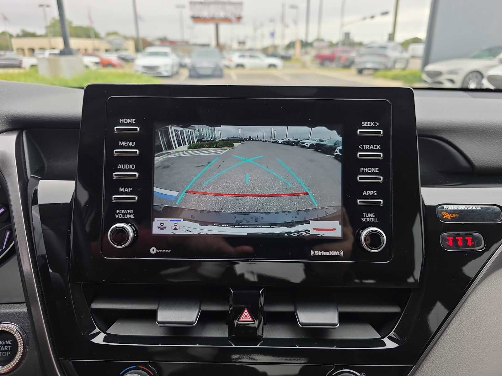 Used 2021 Toyota Camry SE image 11